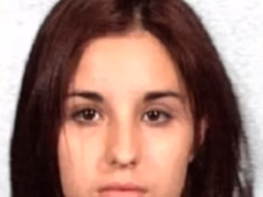 Mãe fugitiva pega em fuga 30 anos depois de supostamente jogar a filha contra a PAREDE