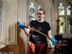 Rei Artur de Kent? Espada ‘Excalibur’ de 200 anos encontrada em Castle Lake depois que a onda de calor fez com que o nível da água caísse