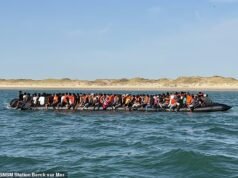A proporção de barcos migrantes impedidos pela França de atravessar o Canal da Mancha diminuiu apesar do aumento dos «mega-botes», apesar de os navios serem agora muito maiores e mais fáceis de detectar.