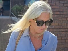 Professora de química ‘agrediu sexualmente um estudante 30 vezes e beijou outro aluno depois de se comparar a uma modelo’, ouviu o tribunal