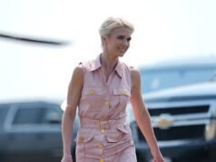 A verdadeira razão pela qual Trump escolheu a glamorosa assessora Natalie Harp para a troca secreta de avião… o momento arrepiante em que os altos funcionários perceberam que tinham sido deixados para trás como isca… e cada segundo de drama de roer as unhas dentro do caminhão de catering.