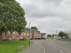 Menina de 16 anos levada ao hospital com esfaqueamento ‘grave’: Mulher, 45, presa