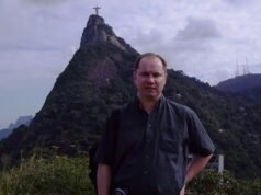 Padre católico que diz que os líderes da Igreja o deixaram desabrigado, perde a batalha extraordinária do trabalho justo que chega ao Vaticano