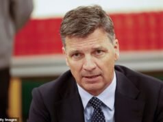A equipe do líder liberal Angus Taylor perdeu para o repórter político do Channel Ten no microfone: ‘Não é de admirar que o 10 Plus tenha desaparecido’