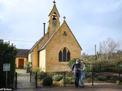 Um casal na casa dos 70 anos comprou uma igreja abandonada de 160 anos em Cotswolds por £ 175.000 como um projeto de aposentadoria em Londres – e agora vale £ 700.000