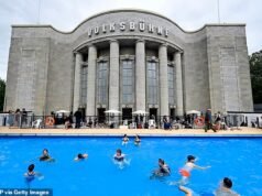 ‘Piscina alemã para todos’ anunciada hoje ‘apenas para negros’, provocando reação