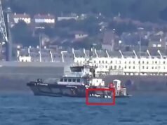 Barco de migrantes VIP retratado pela primeira vez: o novo navio de £ 3.500 transporta pequenos grupos através do Canal poucos dias antes do mega-bote cruzar os Penhascos Brancos de Dover