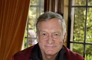 Hugh Hefner denunciou Jeffrey Epstein ao FBI depois que a Playmate acusou o falecido financista de estupro e tráfico sexual.