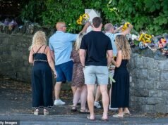 Os fãs de Bonnie Tyler alinharam-se nas ruas de sua cidade galesa para prestar suas homenagens após sua morte, aos 75 anos, antes de seu funeral na segunda-feira, quando um caixão contendo a estrela de Eclipse Total do Coração chegou antes de seu funeral na segunda-feira.