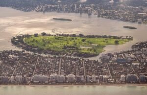 O antigo Miami Country Club é tão exclusivo que Jeff Bezos, Lauren Sanchez e Ivanka Trump não podem comparecer.