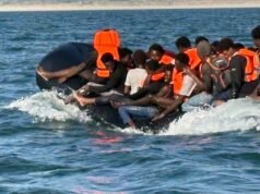 Envie os comentários de domingo: Ouça o público, Sr. Burnham, e impeça a entrada de pequenos barcos.