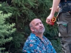 Que tolo ardente! Os guardas florestais têm palavras duras com as pessoas que cozinham em chamas perto da casa de campo do primeiro-ministro enquanto incêndios florestais queimam o Reino Unido