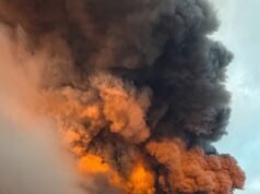 Incêndio apocalíptico envolve enorme armazém da ‘Amazônia Russa’ perto de Moscou após ataque ucraniano – enquanto drones de fabricação britânica são usados para ‘ataques profundos’ no continente pela primeira vez