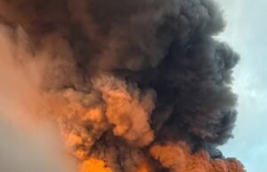 Incêndio apocalíptico envolve enorme armazém da ‘Amazônia Russa’ perto de Moscou após ataque ucraniano – enquanto drones de fabricação britânica são usados para ‘ataques profundos’ no continente pela primeira vez