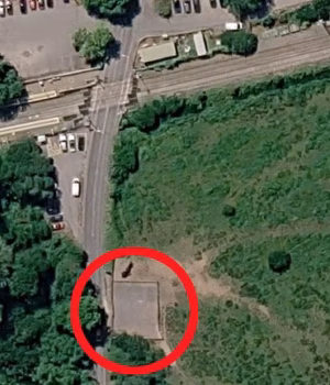 110667447-16056277-Pippa_Middleton_s_car_park_circled_is_at_the_centre_of_a_local_p-m-23_17868815476.avif