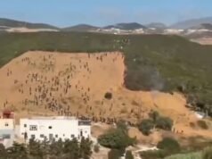 O momento em que centenas de migrantes tentaram invadir Ceuta numa segunda tentativa de “invasão” antes de serem espancados e detidos pela tropa de choque