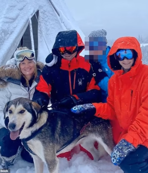 110676769-16048697-The_Ungerboeck_family_during_a_ski_trip_Left_to_right_Karen_Mich-a-8_178697574937.avif