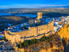 Enorme castelo espanhol que pode ser seu por £ 6,76 milhões – completo com 60 quartos e um cenário dramático no topo de um penhasco