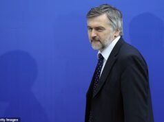 Importante banqueiro russo demitido após alertar que Putin está levando o país a uma “crise social” em meio a uma “guerra de guerra” com a Ucrânia