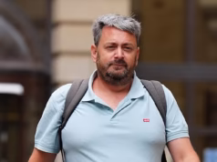 O local reconhece a discriminação ao excluir shows de quadrinhos judeus