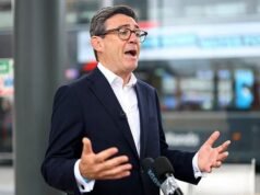 Andy Burnham insiste que não está envergonhado depois de ser enganado por um impostor que finge ser o chefe de gabinete de Donald Trump