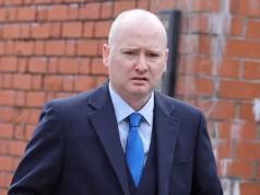 O ex-campeão mundial de sinuca Graeme Dott foi considerado culpado de abusar sexualmente de duas crianças da escola primária.