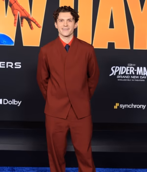 110715719-16062469-Tom_Holland_30_could_make_more_than_100_million_for_his_starring-m-32_17870997308.avif