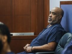 A polícia corre para o tribunal do julgamento de assassinato de Tupac para relatar o tiroteio