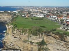 Um corpo é retirado da água em um luxuoso subúrbio de Sydney