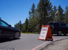 A péssima etiqueta do estacionamento abala a cidade montanhosa mais divertida da América enquanto os caminhantes se levantam ao amanhecer para pegar a famosa trilha.
