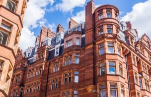 Os preços das casas em Londres caem em £ 290.000: as casas de luxo da capital caem até 25% – mas é hora de boom no norte