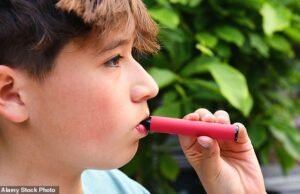 Vapers infantis ‘são mais propensos a ter depressão e problemas respiratórios’