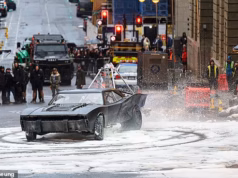 Apresentação de slides do Batman em Glasgow… Carros SWAT e Donuts do Batmóvel na neve!