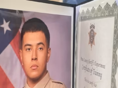Caça ao atirador Um policial estagiário de 23 anos foi morto a tiros e sua noiva ficou ferida em sua casa.