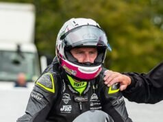 O piloto de motociclismo britânico Sam Naughton, 37, morreu em um terrível acidente de qualificação para o Grande Prêmio de Manx – apenas um dia depois que um colega morreu na sessão fatal