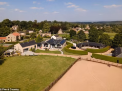 A casa perfeita para os amantes dos animais? O exclusivo Yorkshire Pad inclui piquetes para cavalos e canis aquecidos