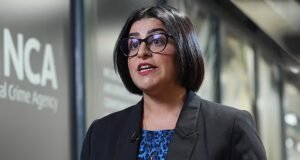 Shabana Mahmood dobrou a promessa de Andy Burnham de enviar mais requerentes de asilo para áreas de classe média, enquanto planeja ‘distribuir de forma justa’ os migrantes