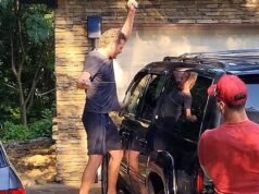 Momento em que uma família americana quebra a janela de um SUV para libertar um urso trancado dentro de seu carro