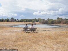 Thames Water alerta que a proibição de mangueiras permanecerá em vigor até o final do ano, já que mais de 10 milhões de clientes enfrentam restrições