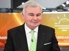 ‘Há meses que eles mal ouvem falar dele’: os temores pela saúde de Eamonn Holmes aumentam à medida que fontes revelam por que seu filho agora está cuidando de seus negócios, como os chefes do GB News estão em pânico … e o que seu co-apresentador está dizendo aos amigos em particular