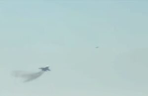 Caça ucraniano derruba drone suicida russo usando manobras acrobáticas