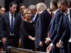 Trump generosamente pede à multidão na Carolina do Sul que ‘finja que estou na votação’ enquanto ele luta para salvar o legado do candidato republicano