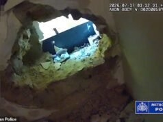 Gangue do momento ligada a uma onda de assalto de £ 700 mil pega invadindo uma joalheria em um salão de massagens ao lado