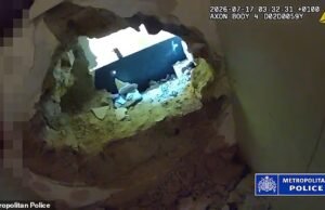 Gangue do momento ligada a uma onda de assalto de £ 700 mil pega invadindo uma joalheria em um salão de massagens ao lado