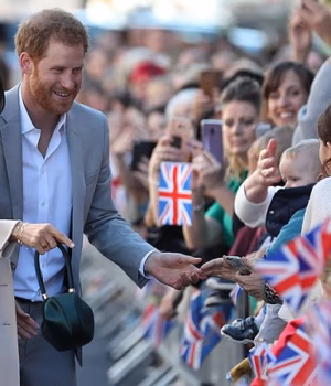 110776537-16070277-Harry_and_Meghan_visiting_Chichester_in_2018_When_the_moment_fin-a-47_17873327505.avif