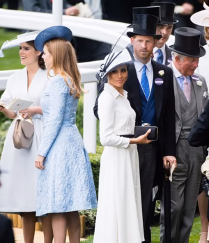 110777933-16070121-Prince_Harry_and_Princess_Eugenie_are_no_longer_speaking_to_each-a-137_1787336131.avif