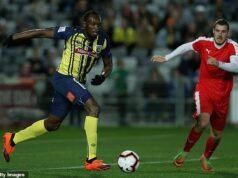 Usain Bolt assina com o time de futebol inglês fora da liga, repleto de estrelas – oito anos após tentativa fracassada de quebrar o jogo profissional
