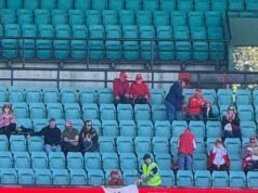 Sydney Swans entra em campo pela primeira vez após suposta investigação de agressão sexual – mas alguns fãs desistem: ‘Respeite as mulheres’
