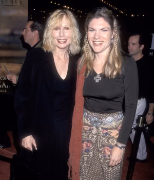 110800869-16078677-Actress_Sally_Kellerman_and_her_niece_and_adoptive_daughter_Clai-a-12_17876697189.avif