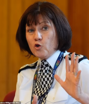110805483-16074097-Chief_Constable_Jo_Farrell_was_told_by_a_senior_colleague_there_-a-44_17875163439.avif